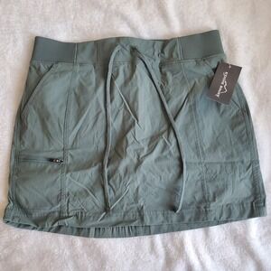 Eddie Bauer Women's Adventurer Skort Stretch Bottom Green Small Outdoor Hiking